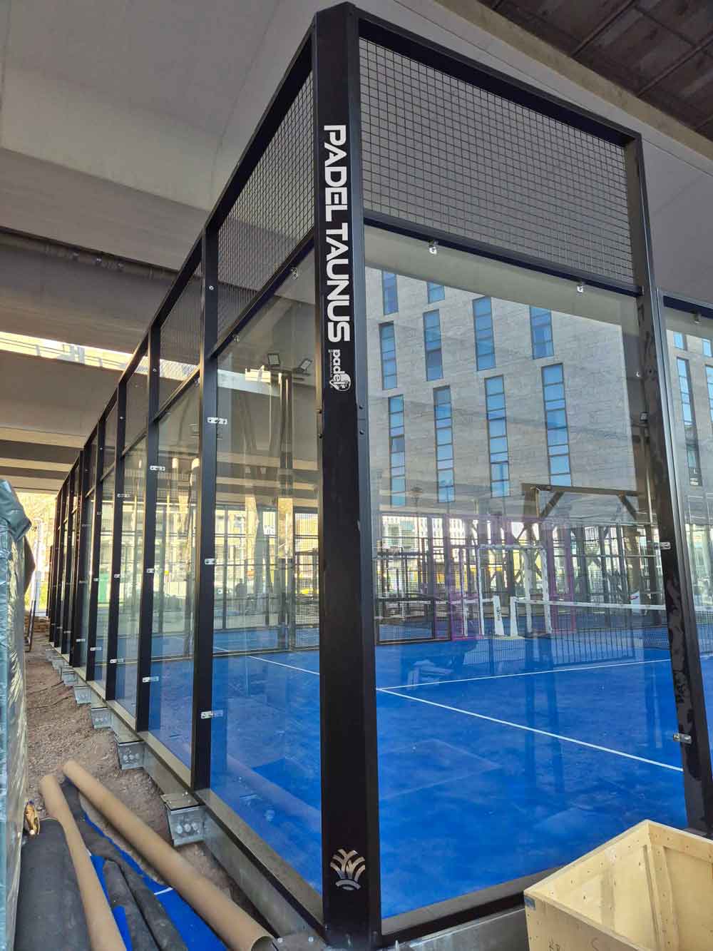 Padel-Court-Aussen-Bau-im-Werk-Ansicht