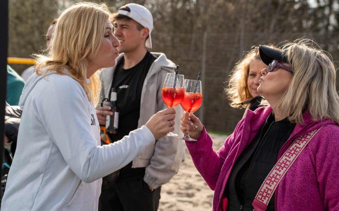 After-Work-Padel: Der perfekte Sport für den Feierabend